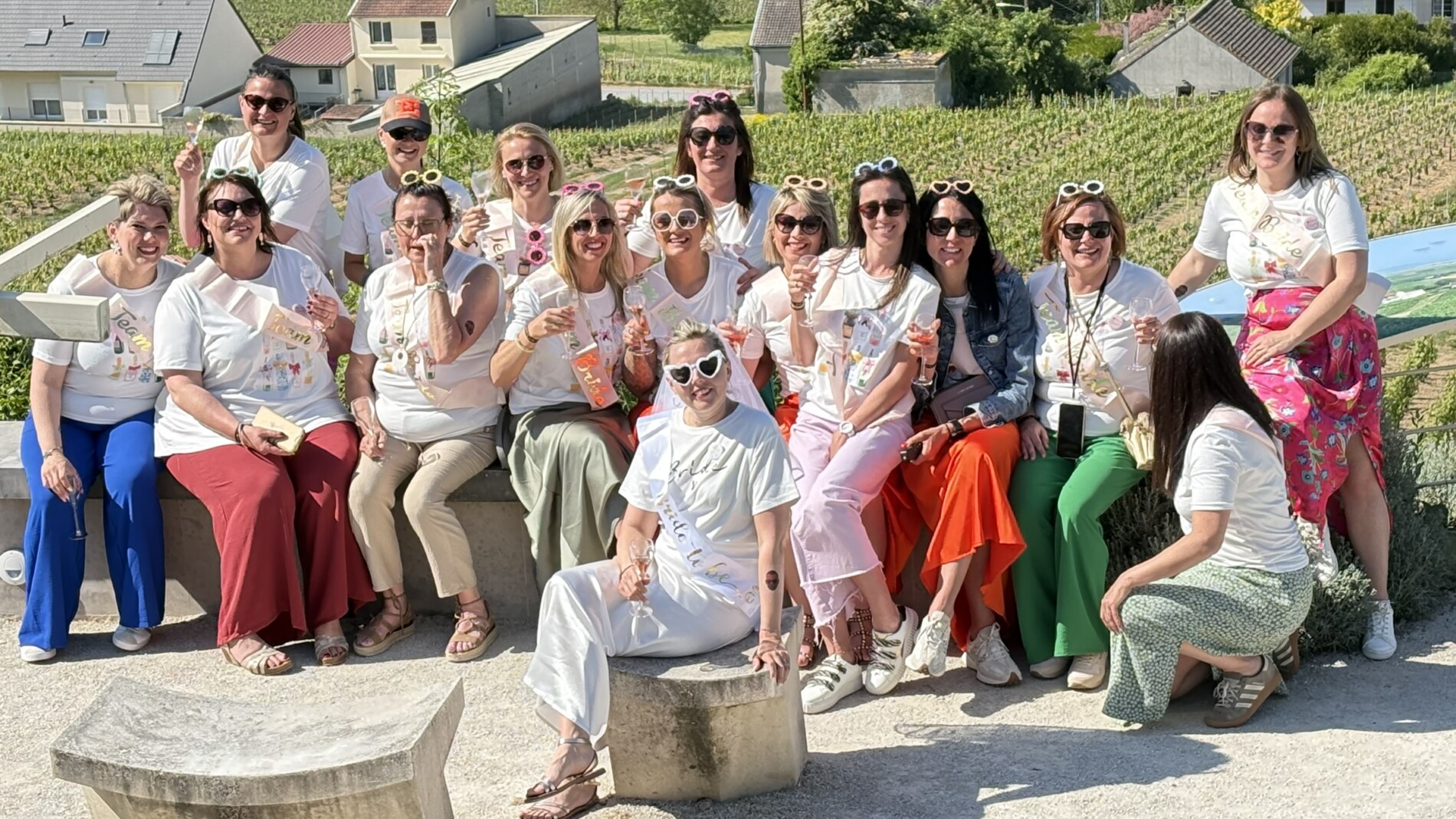 Lorsque toutes les amies sont réunies tout au long de l'expérience lors d'un EVJF en Champagne 