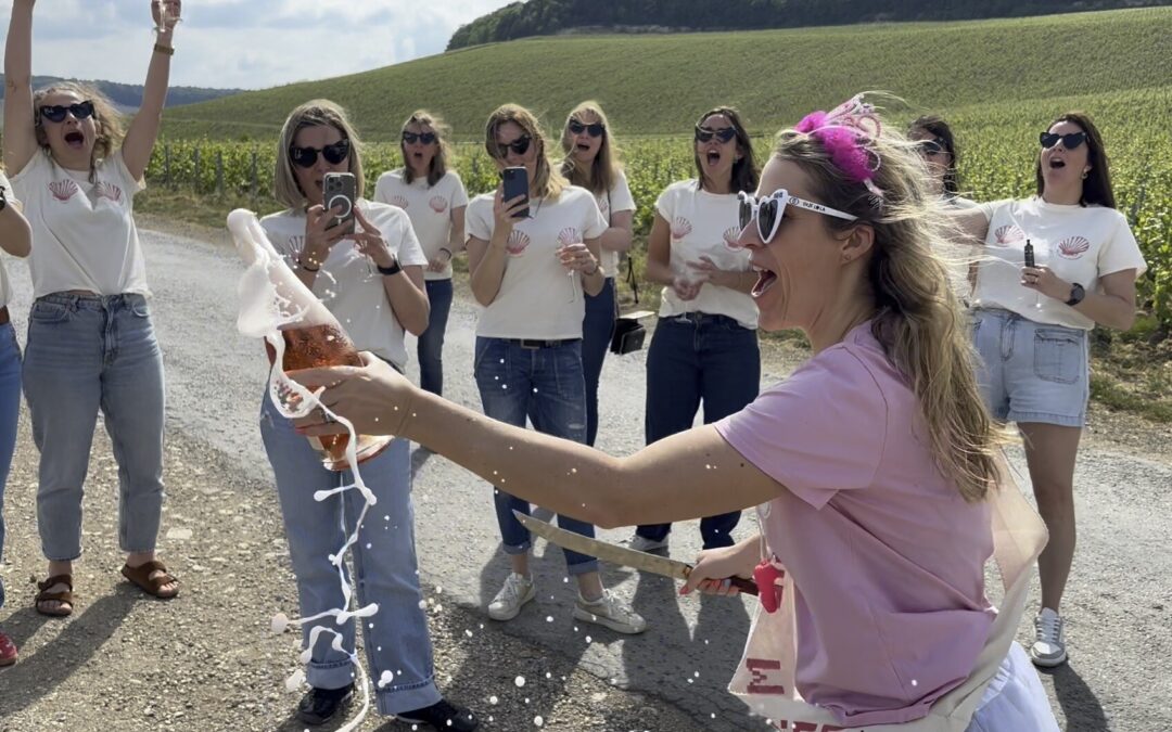 Un EVJF en champagne : le sabrage d&rsquo;une bouteille, une expérience inoubliable